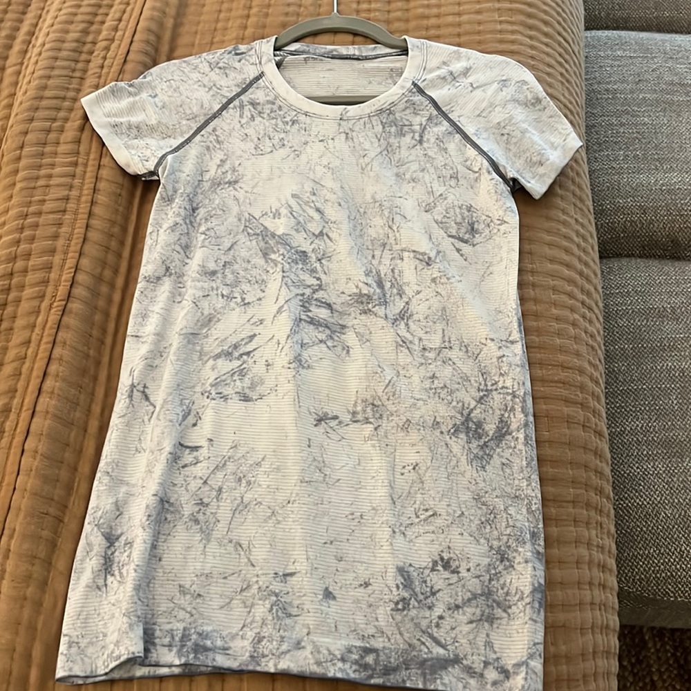 Lululemon T-shirt